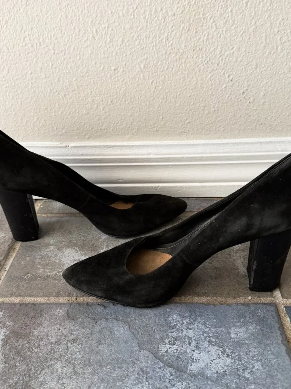 Tahari Ava Black Suede Pumps Womens 8.5 Block Heel Pointed Toe
